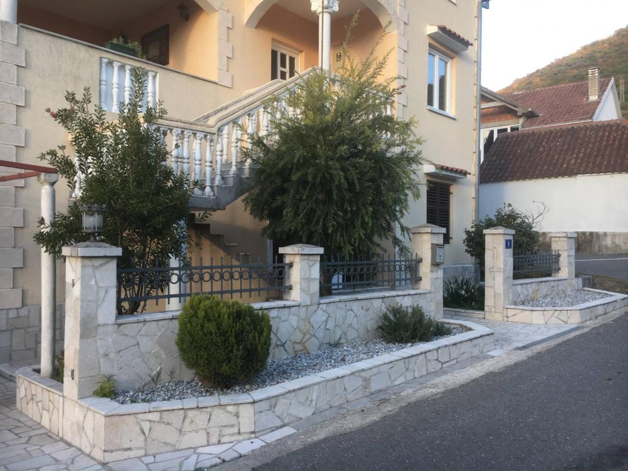 Kairos Rooms Tivat Exterior photo